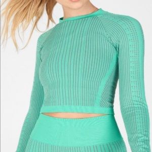 Work out Fabletics gym outdoor set Beautiful green xs nice quality. Set was $100